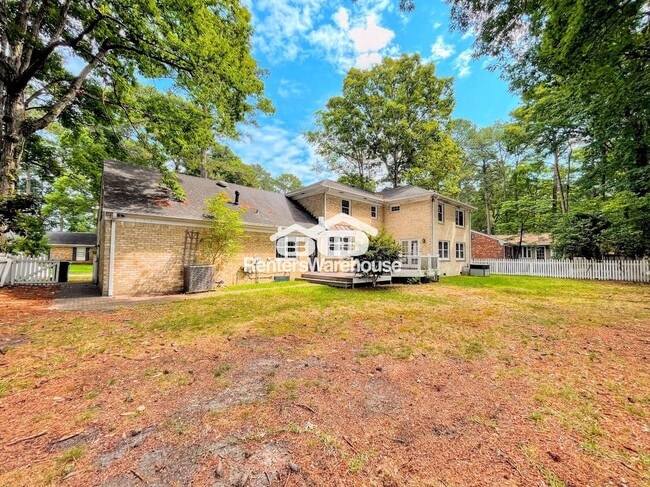 Building Photo - 2925 Duke of York Dr