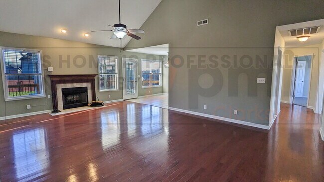 Building Photo - 2780 Cascade Dr