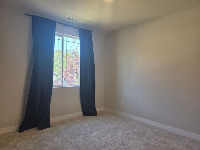 Building Photo - 3 Bedroom Plus Den Rambler in Arborwood!