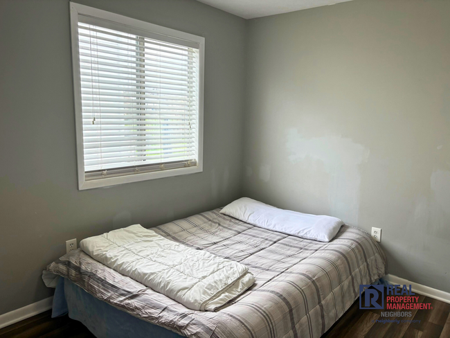 Building Photo - Three Bed, Two Bath Furnished Home Availab...