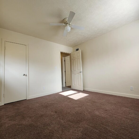 Building Photo - 9706 El Prado St