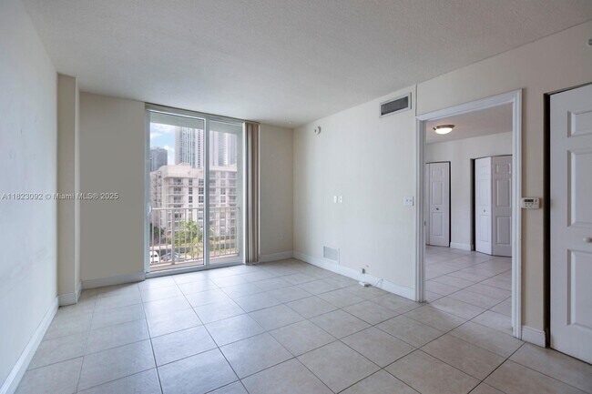 Building Photo - 423 NE 23rd St