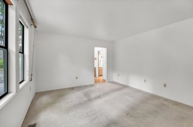 Building Photo - 3Bd/2Ba Issaquah Condo
