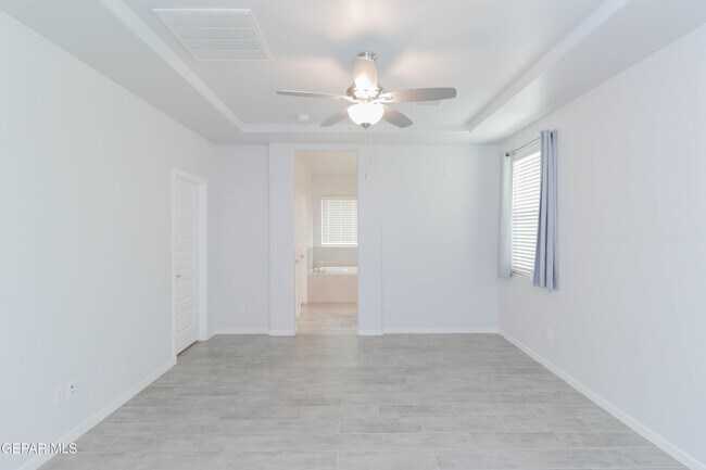 Building Photo - 12832 Haxby St