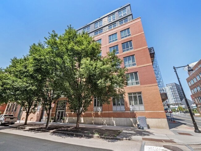 Building Photo - 17 Otis St