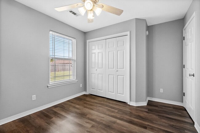 Building Photo - Beautiful Spacious Home w/ Community Clubhouse and Pool!