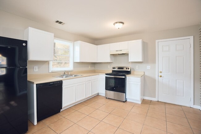 Building Photo - Bright & Spacious 3BR Home in Carroll Heights