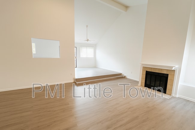 Building Photo - 2969 W Rowland Pl