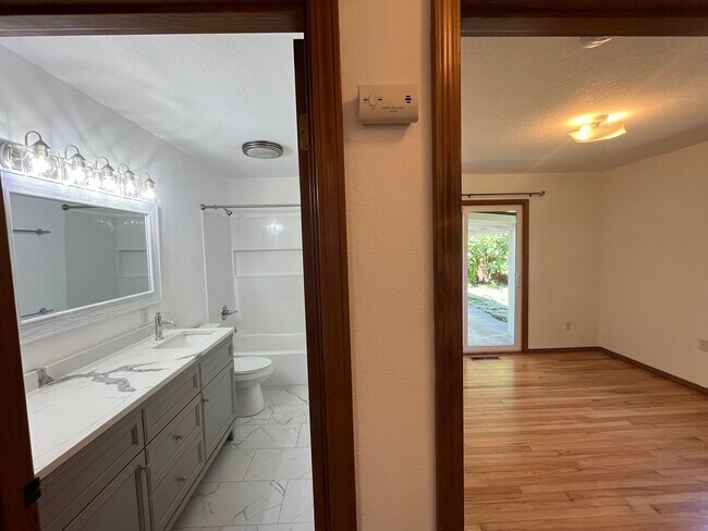 Building Photo - 3Bd/1Ba Home in Ardenwald-Johnson Creek Ne...