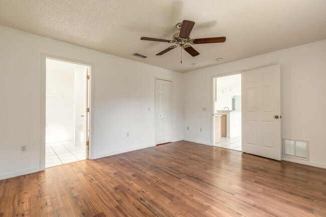 Building Photo - 3214 Juniper Dr