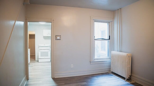 Building Photo - 903 1/2 W Allen Street