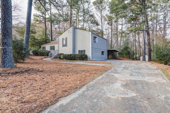 Building Photo - 2700 Creekview Point NW