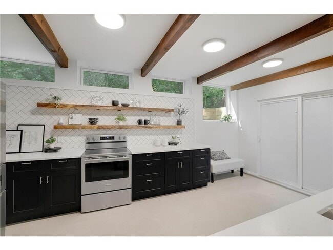Building Photo - 5111 Colonial Dr