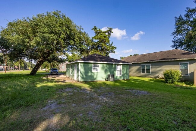 Building Photo - Cozy and well maintained 2 Bed / 1 bath home in Beaumont! Move in ready!