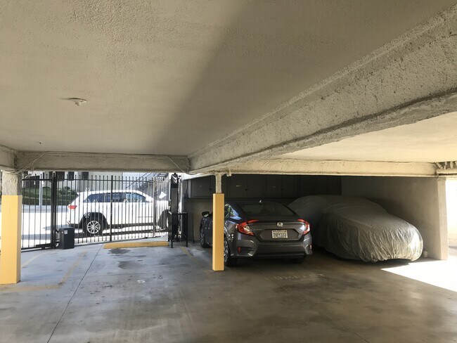 Building Photo - 1706 Scott Rd