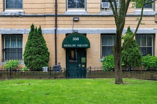 Building Photo - 350 W Fourth St