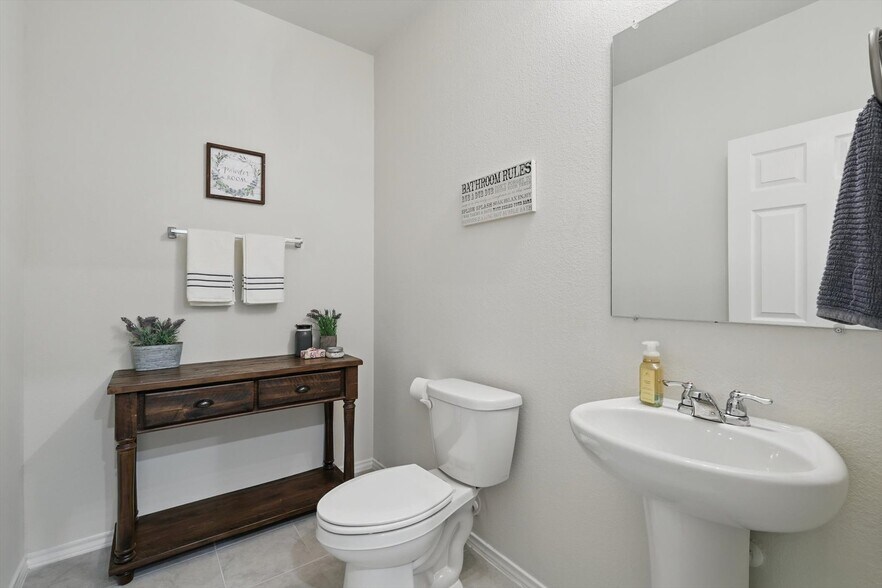 Building Photo - 802 Feldspar Way