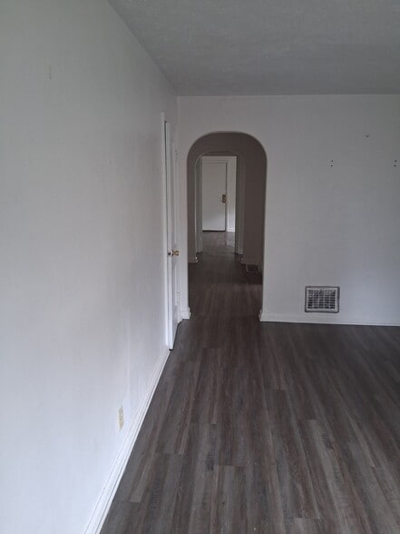 Building Photo - 644 Redwood Ave