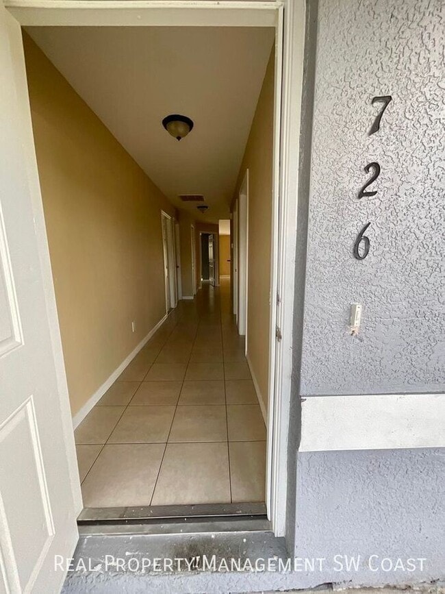 Building Photo - 726 Harold Ave S