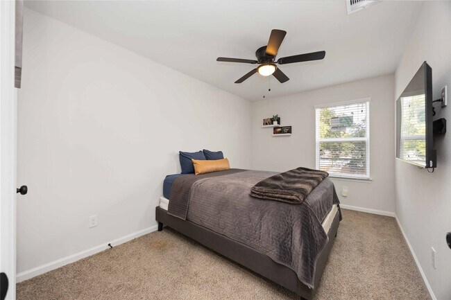 Building Photo - 5111 Firnat St