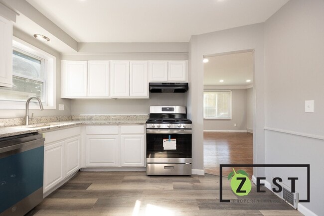 Building Photo - 3 BD 1 BA HOME AVAILABLE NOW! 1,300 Monthly