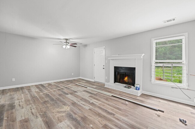 Building Photo - 8066 Woodlake Dr