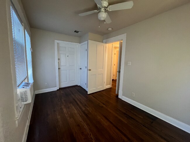 Building Photo - 410 E Carson St