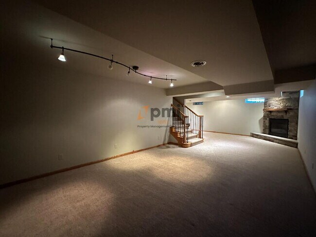 Building Photo - 384 Kingsmill Dr
