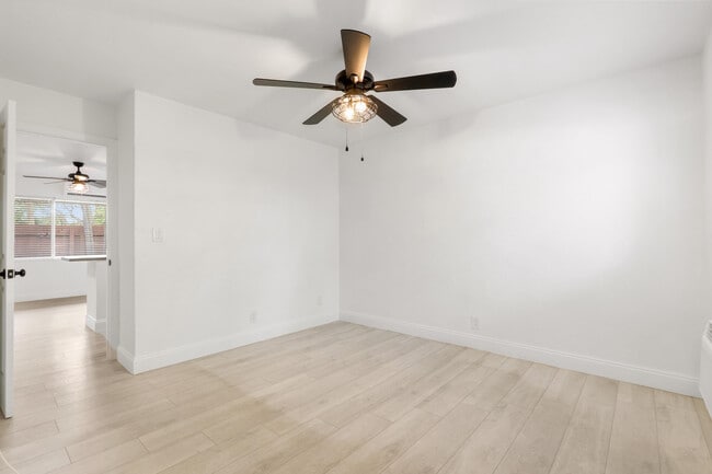 Building Photo - 1125 SW 15th Ave