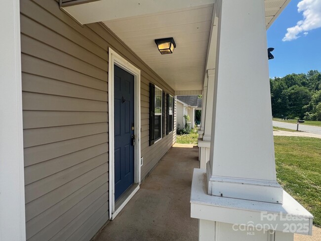 Building Photo - 176 English Hills Dr