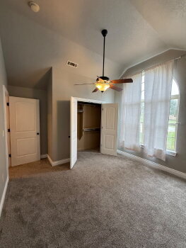 Building Photo - Amazing 4BR House with 3 Car Garage