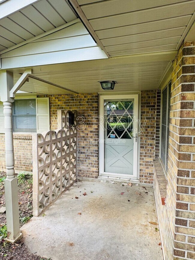 Building Photo - 761 Forestdale Dr