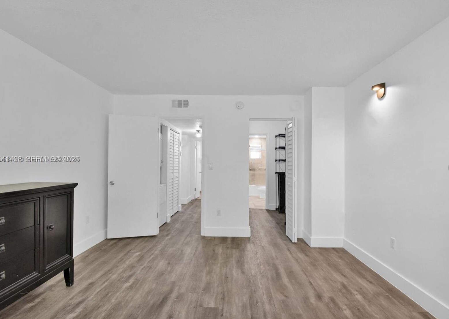 Building Photo - 9371 Fontainebleau Blvd