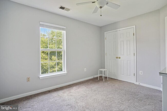 Building Photo - 4957 Breeze Way