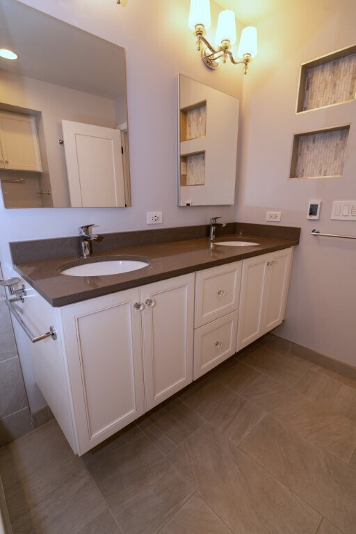 Building Photo - 656 Golf Ln