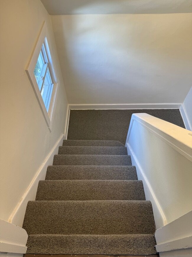 Building Photo - 306 N 71st St