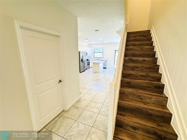 Building Photo - 408 NE 208th Terrace