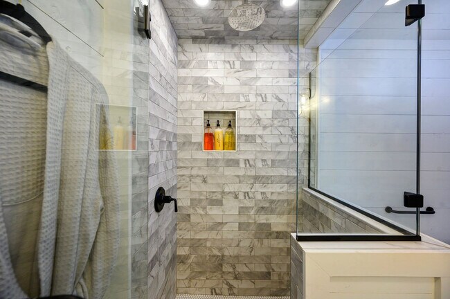 Building Photo - 47 White Pne Rd