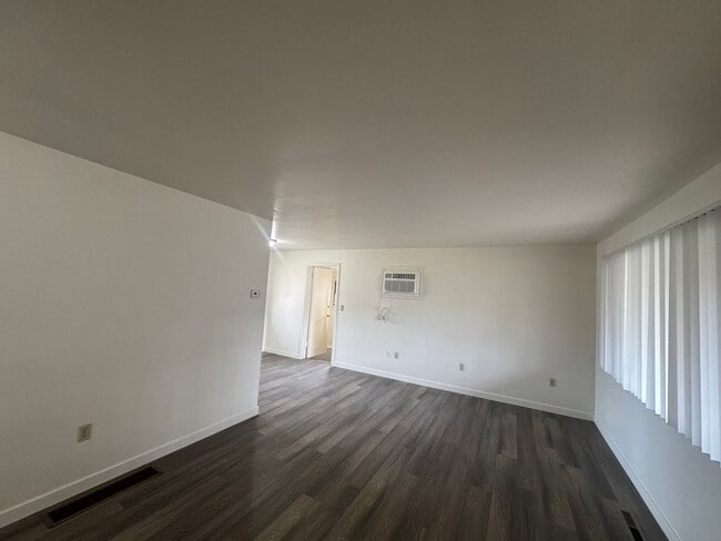 Building Photo - LH217