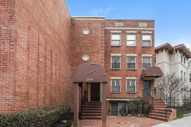 Building Photo - 1910 T St NW
