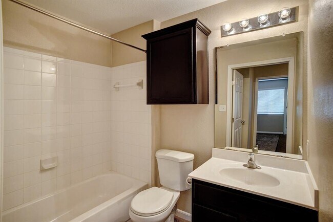 Building Photo - 319 Wildcat Dr