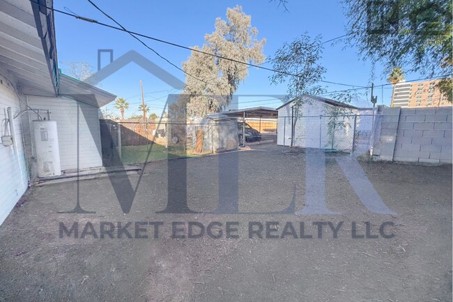 Building Photo - 1Bed/1Bath Apt at 16th St/Thomas Rd! -- NO HOA! FENCED-IN YARD! -- NO APPLICATION FEE!