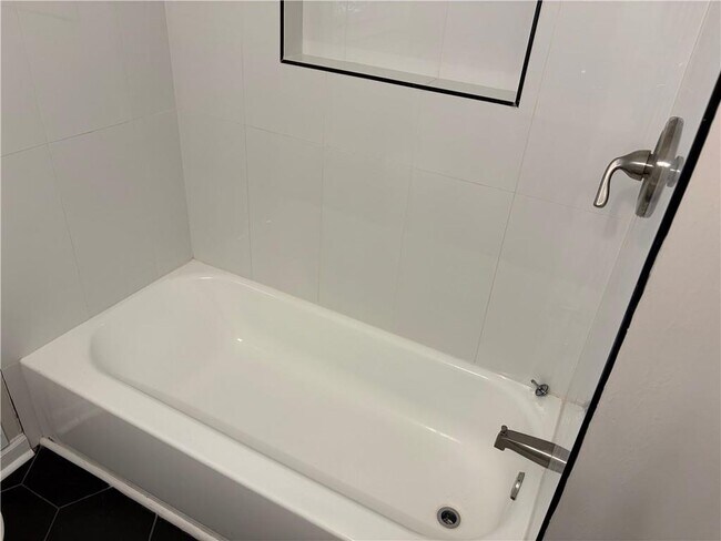 Building Photo - 1990 S Columbia Pl