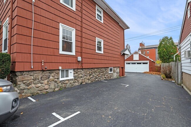 Building Photo - 38 Raymond Rd