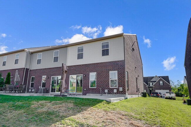 Building Photo - 7905 Pinnacle Point Dr