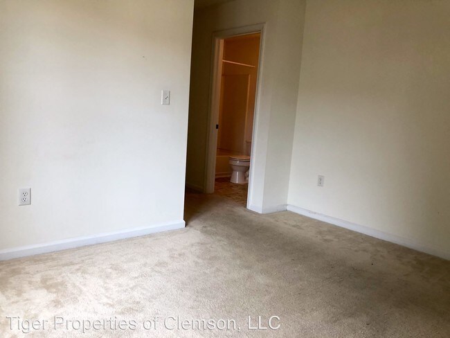 Building Photo - 3 br, 3 bath House - 1301 Harts Ridge Dr