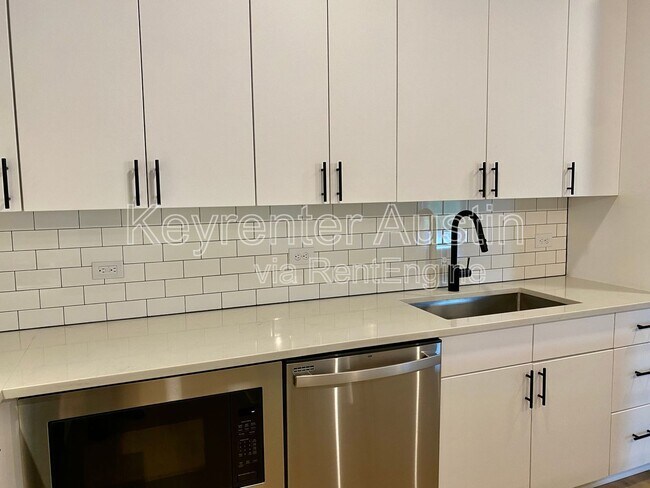 Building Photo - 3101 Govalle Ave