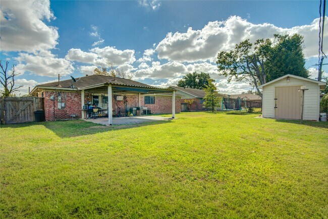 Building Photo - 806 Coolwood Dr
