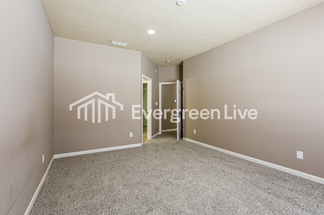 Building Photo - 2004 Lisa Walk Dr