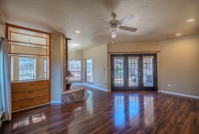 Building Photo - 111 Coker Ln